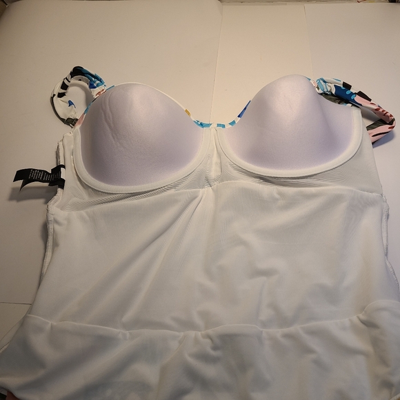 Coco Reef Bra Sized 38C One Piece Swimsuit Floral Tropical Underwire Lined Nylon - Picture 9 of 11